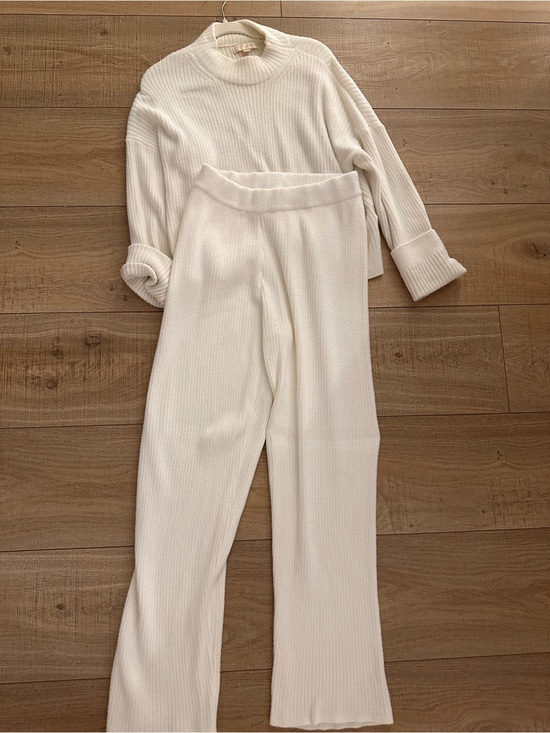 Spiritual Gangster Sweaters - Spiritual Gangster super soft Cream set pants and sweater size large